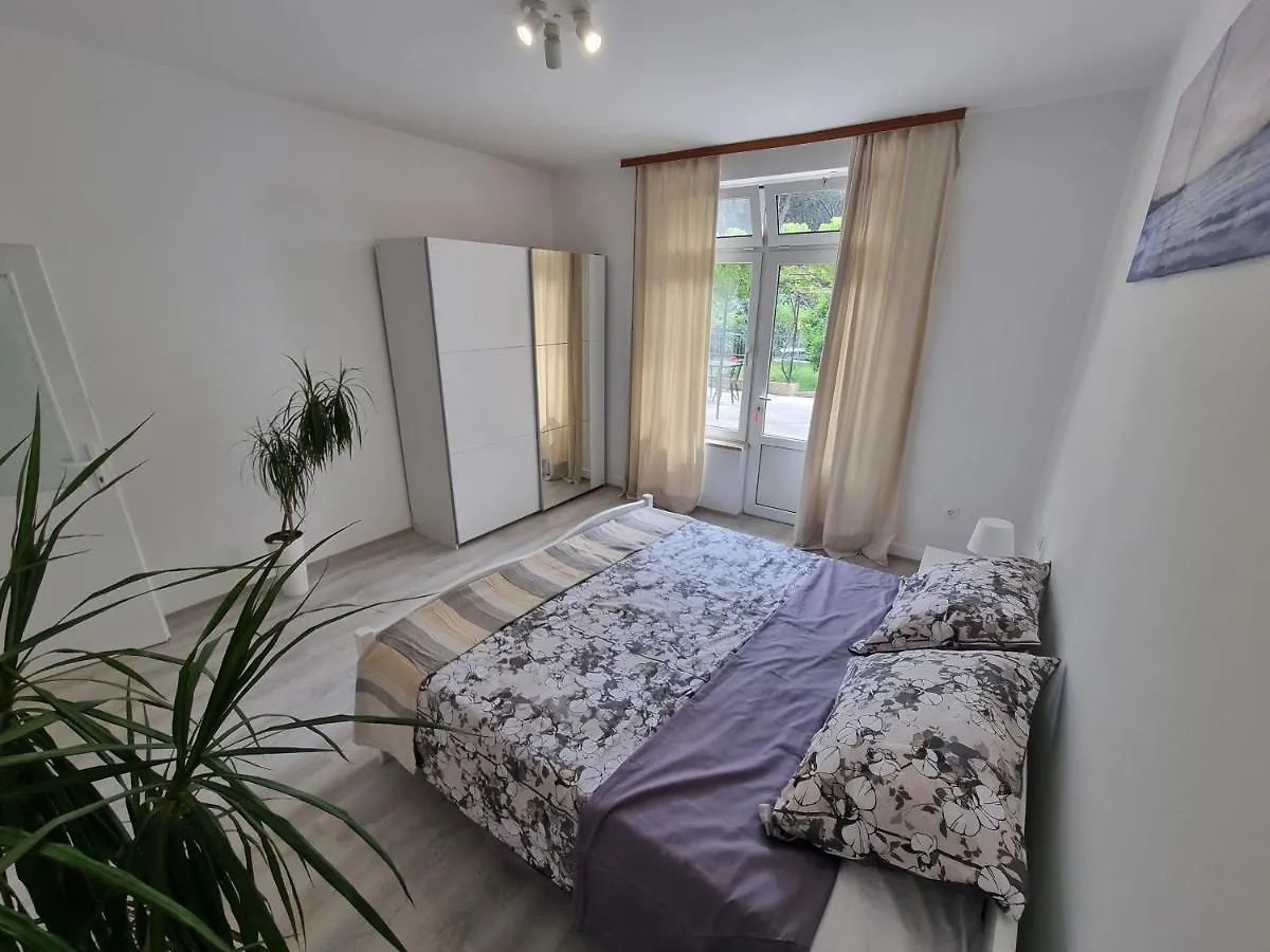 Retreat Apartments With Free Parking Pula