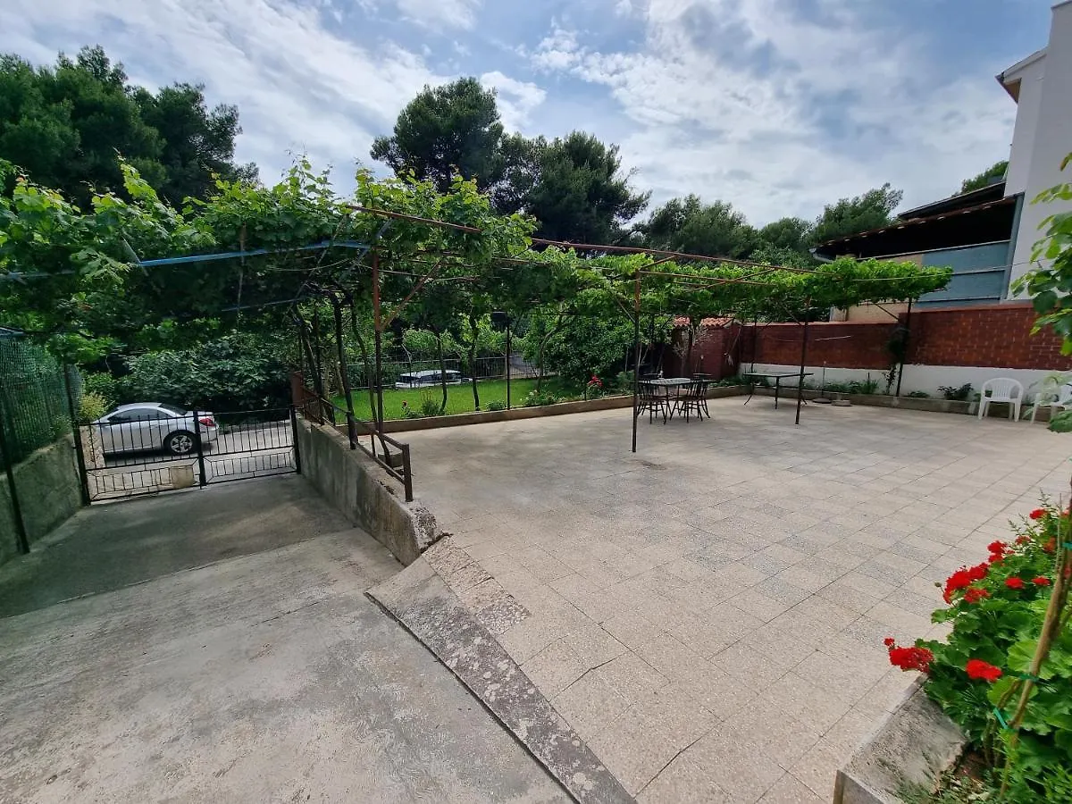 Retreat Apartments With Free Parking Pula