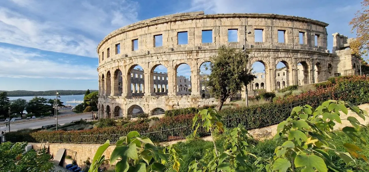 Retreat Apartments With Free Parking Pula