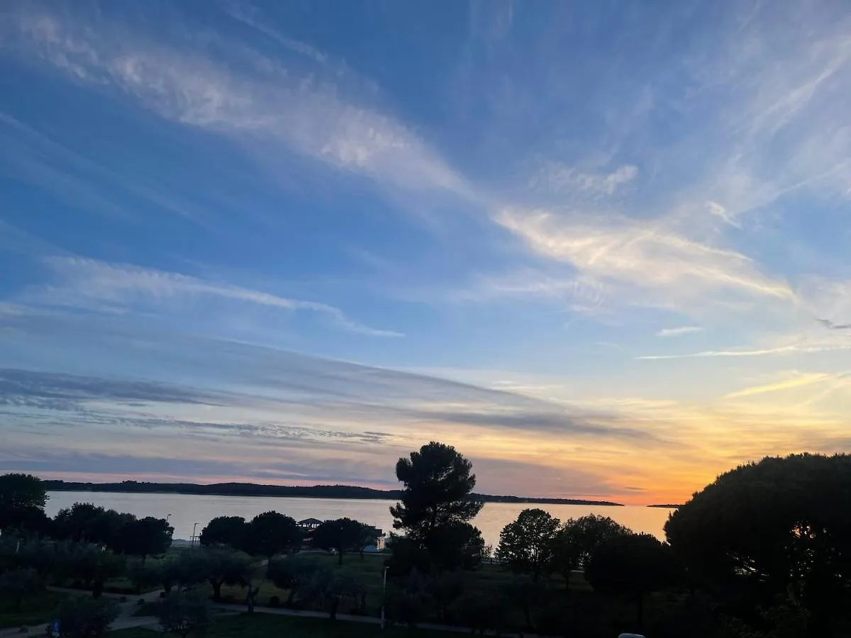 Retreat Apartments With Free Parking Pula