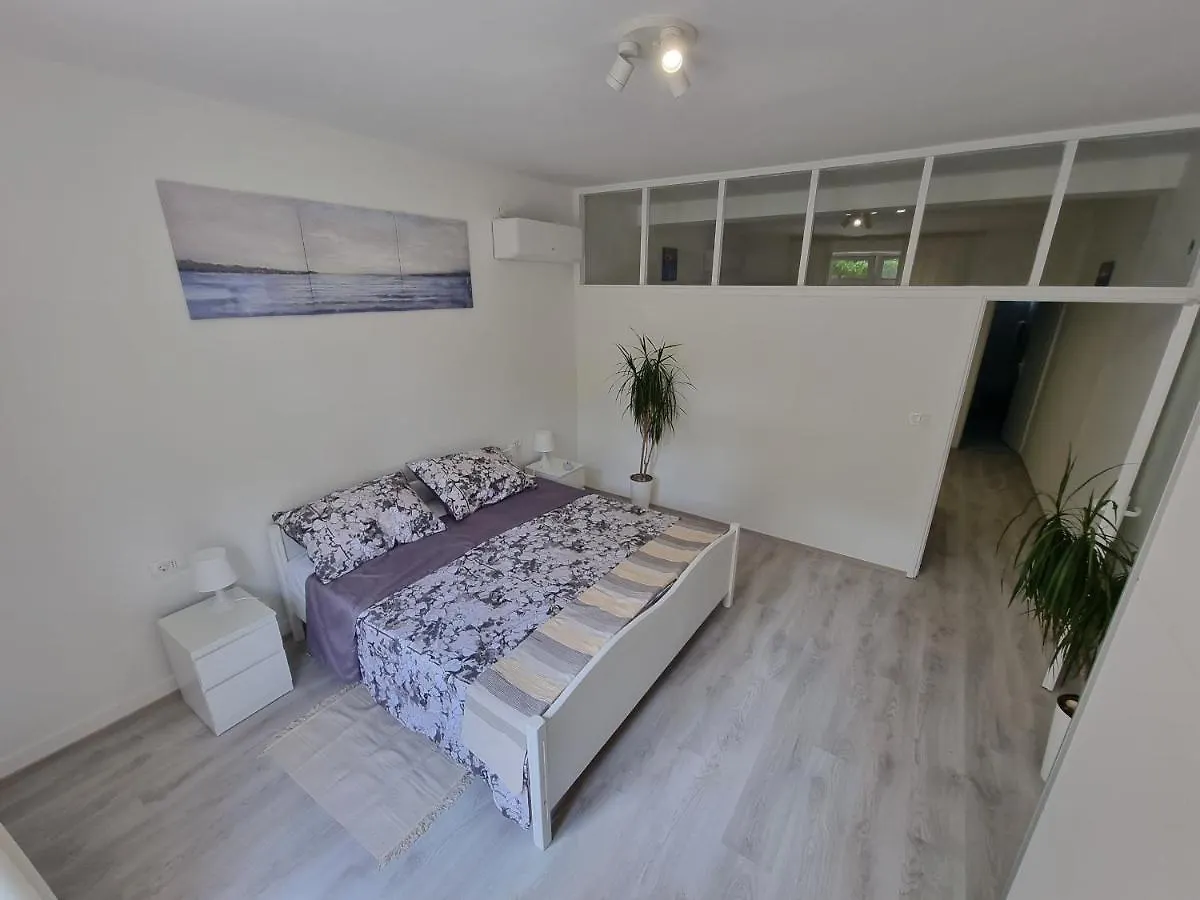 Retreat Apartments With Free Parking Pula