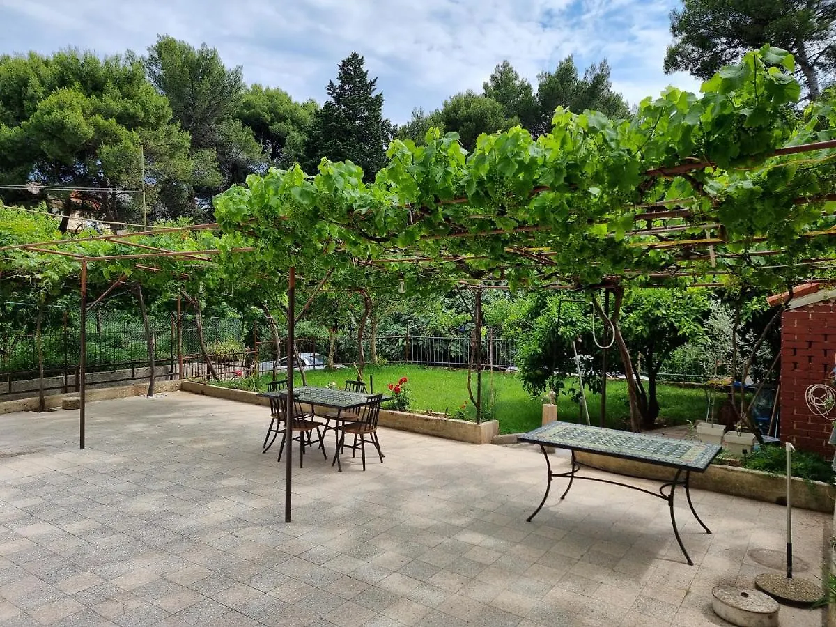 Retreat Apartments With Free Parking Pula Kroatien