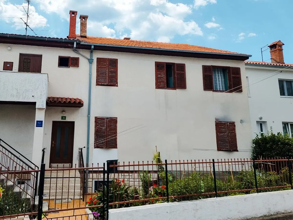 Retreat Apartments With Free Parking Pula 0*,